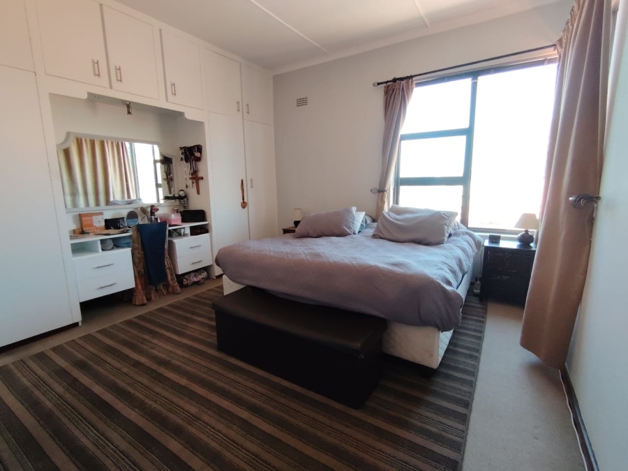 5 Bedroom Property for Sale in Glenlilly Western Cape